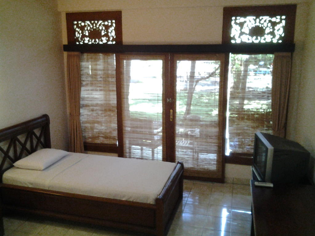 Hotel Seaside Lovina Экстерьер фото